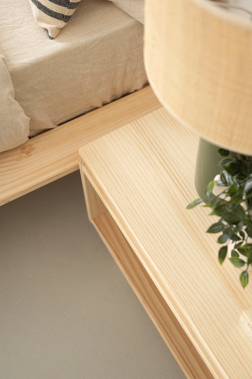 Imagen de ambiente 2 para:Mesita de noche de madera natural y ecol&oacute;gica